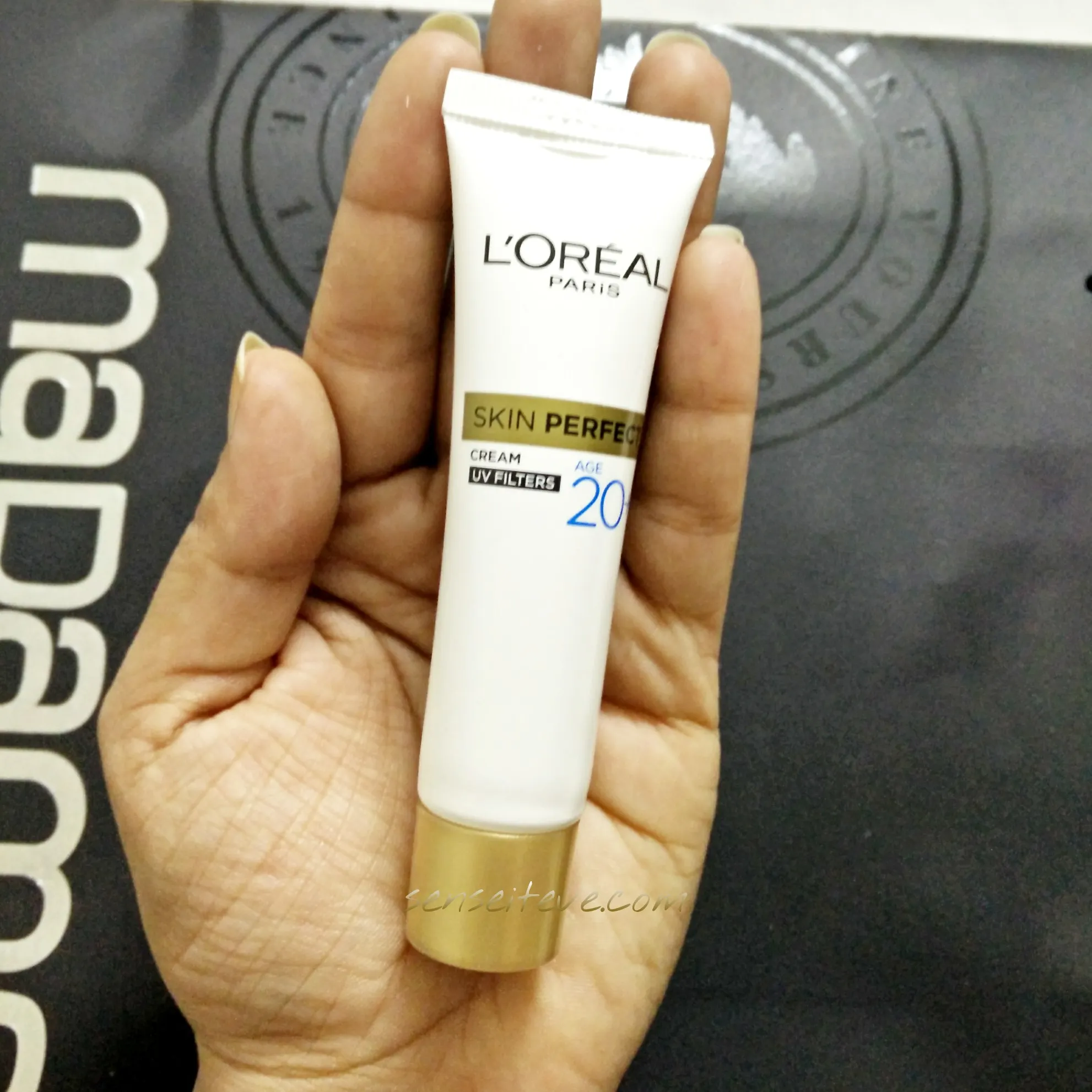 32487 loreal whitening cream application