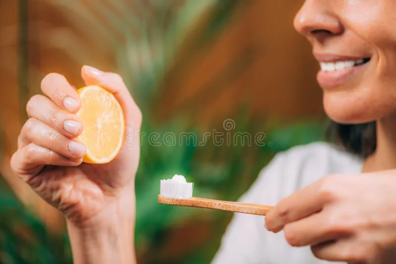 /img/32517-teeth-whitening-diet.webp