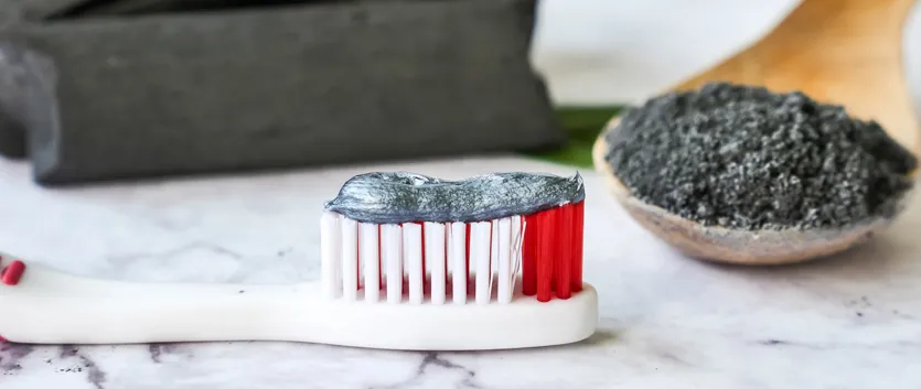 32530 charcoal whitening brushing